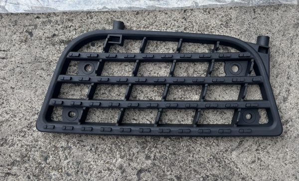 เหล็กรอง/แผ่นอลูมิเนียมยึดบันไดบน-ล่างขวา UD EUROTRUCK